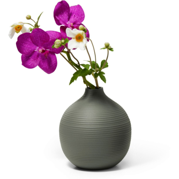 Philippi Lim Vase, pulverbeschichtetes Aluminium, grau, geriffelte Steingut‑Optik. Ø 15 cm - Höhe 15,5 cm - Bild-Darstellung des Produktes 1