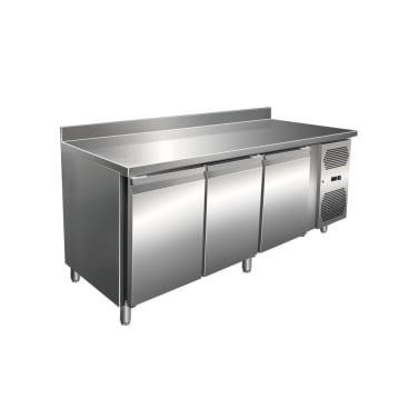Gastro Edelstahl Kühltisch Kühltheke 3 Türen 231 L -2/+8°C Umluftkühlung Aufkantung Tiefe 600 mm | 3 Türen | 231 L Volumen | Aufkantung - Bild-Darstellung des Produktes 1
