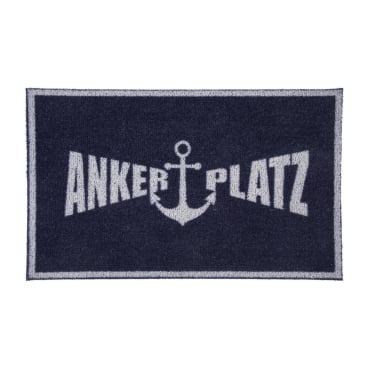 pad LIFESTYLE Fußmatte – 60% Polyvinylchlorid / 40% Kokos, maritimes Anker-Design mit großem Schriftzug, leicht zu reinigen. Ankerplatz - Bild-Darstellung des Produktes 1