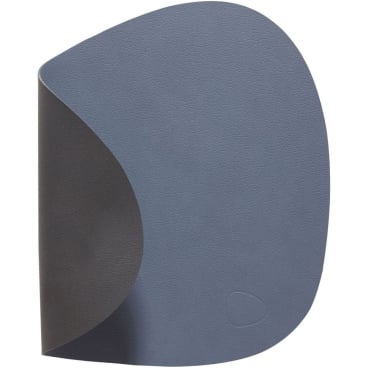 Lind DNA Double Curve Nupo Tischset – wendbar, schmutz- und wasserabweisend, aus recyceltem Leder und Naturkautschuk. dark blue/black - Bild-Darstellung des Produktes 1