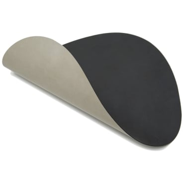 Lind DNA Double Curve Nupo Tischset – wendbar, schmutz- und wasserabweisend, aus recyceltem Leder und Naturkautschuk. anthracite/light grey - Bild-Darstellung des Produktes 1